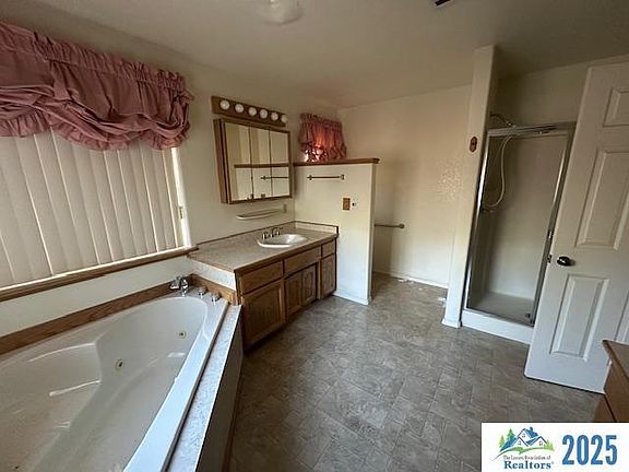 4th image of 690 Cove Dr #355
