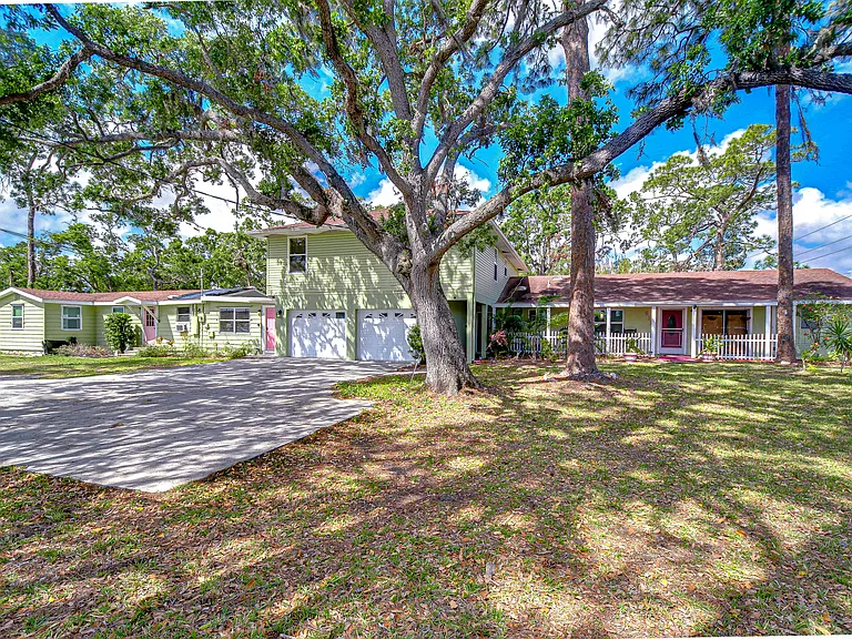 Welcome to 5114 33rd St E in Bradenton, FL. Our "chickadee" apartment is the coziest and most private apartment at the small complex