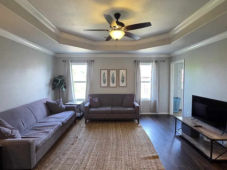 907 SW River Rock St — Photo 5
