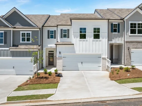 1821 Meadow Green Cir, Gainesville, GA 30501