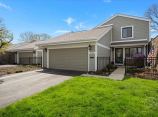 2122 Fox Run, Wheaton, IL 60189