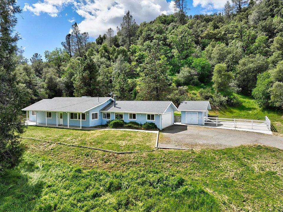 1st image of 2433 Kokanee Rd