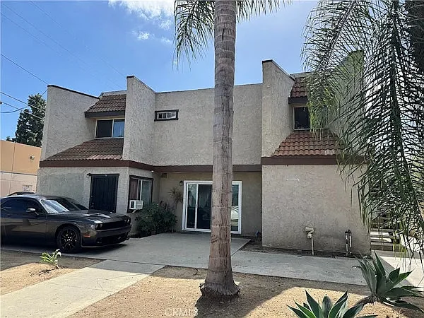 812 E. Santa Ana Boulevard — Photo 1