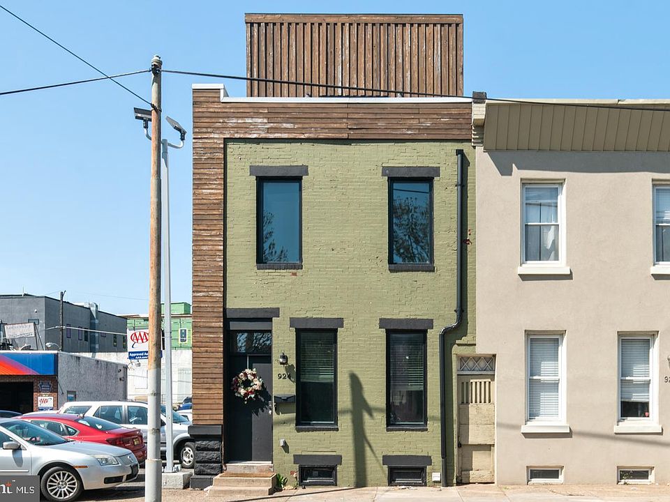 1st image of 924 W College Ave