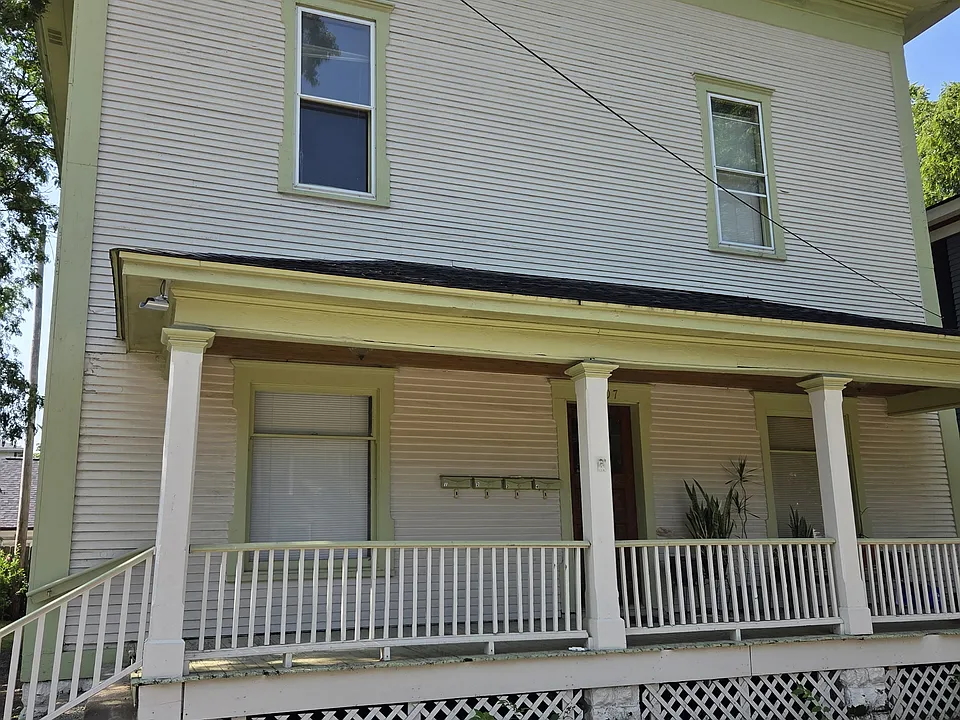 807 Ferris Ct #4