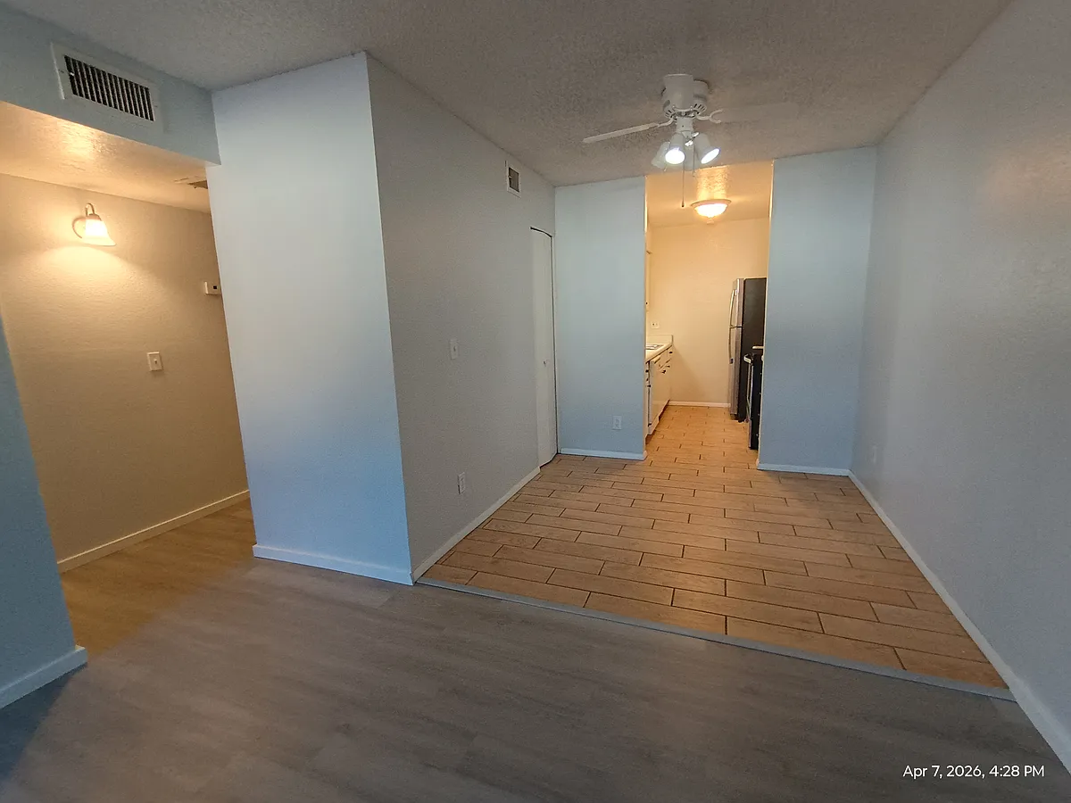Building Photo - 2713 N Salem #101
