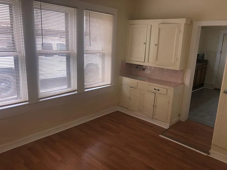 1306 Hughes St — Photo 11