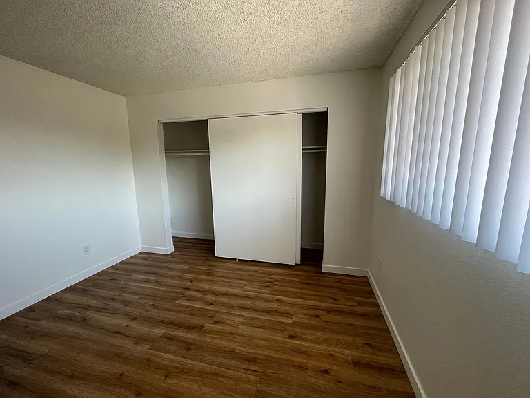 Flower Street Apartments — Photo 14