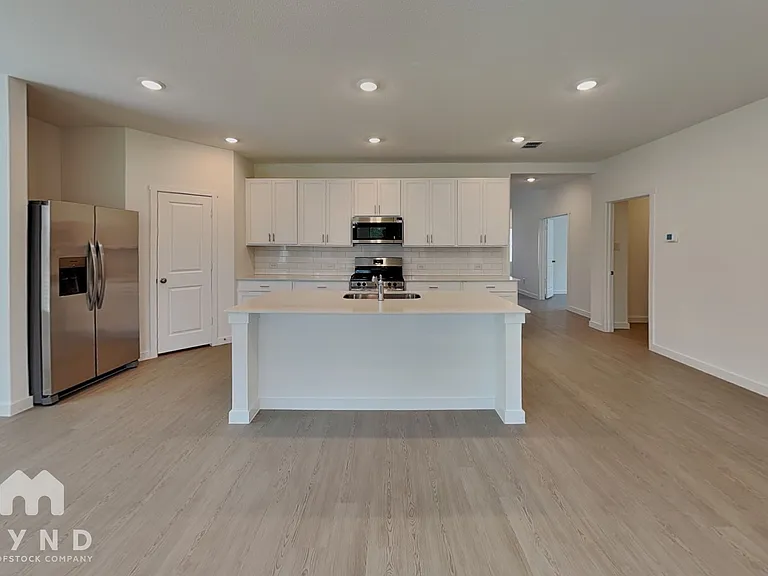1718 Milton Dr — Photo 3