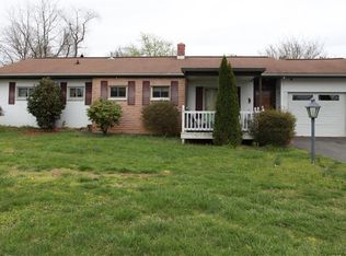 5621 Plantation Dr, Winston Salem, NC 27105