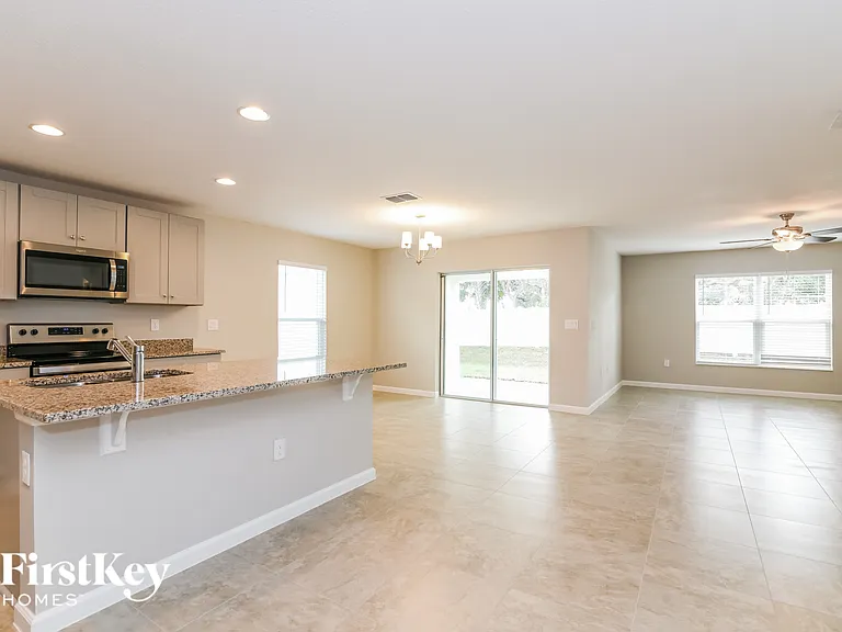 449 Earhart Dr — Photo 4