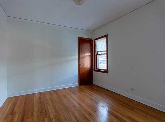 4th image of 10055 S Saint Louis Ave
