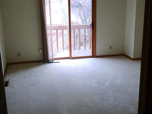 upstairs bdrm with balcony