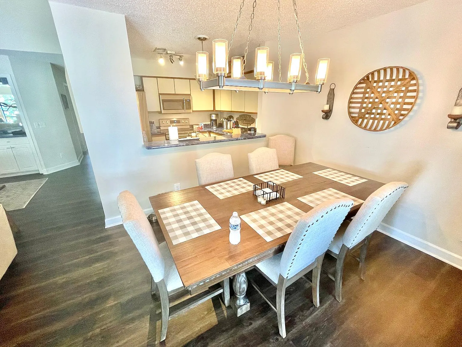 2 bed, 1200 sqft, $2,695 — Photo 2