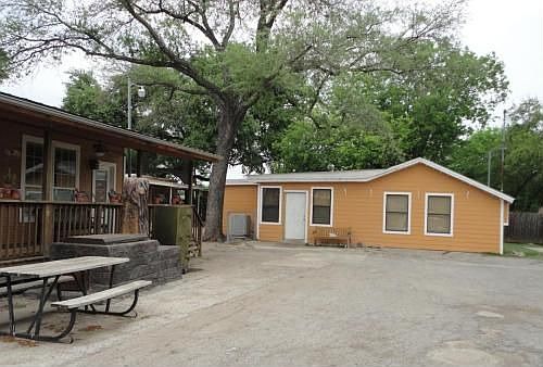 4th image of 139 W Hart Ave