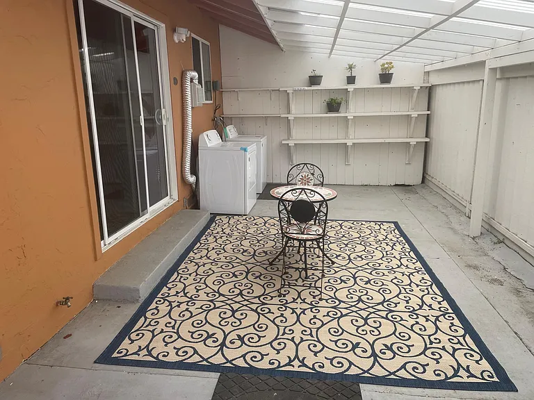 110 Gladys Ave #B — Photo 36