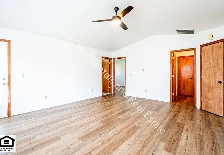 1525 Flagstone Dr — Photo 6