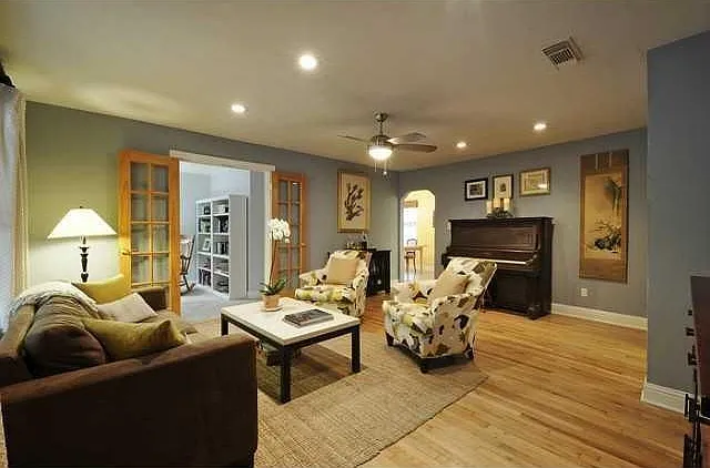 1404 Karen Ave — Photo 4