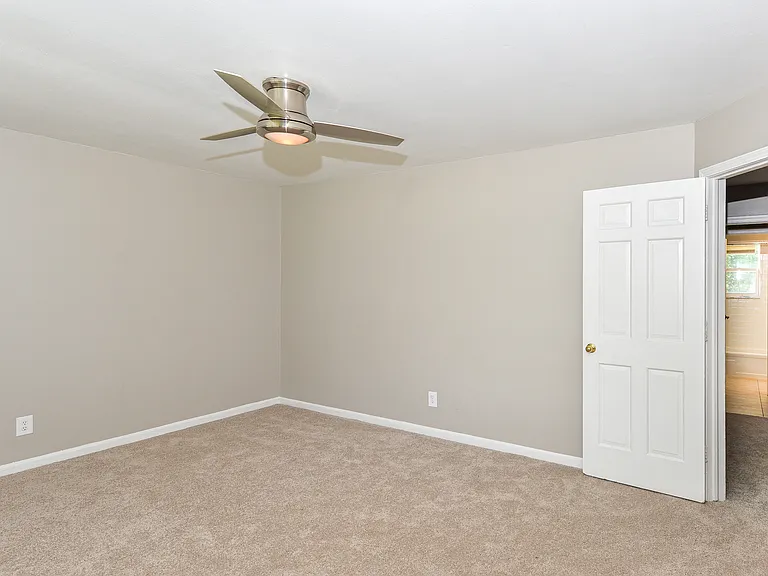621 Village Place North Dr — Photo 17