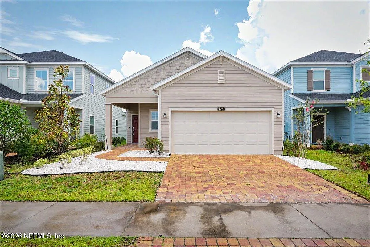 3 bed, 2.5 bath, 1710 sqft, $2,350 — Photo 2