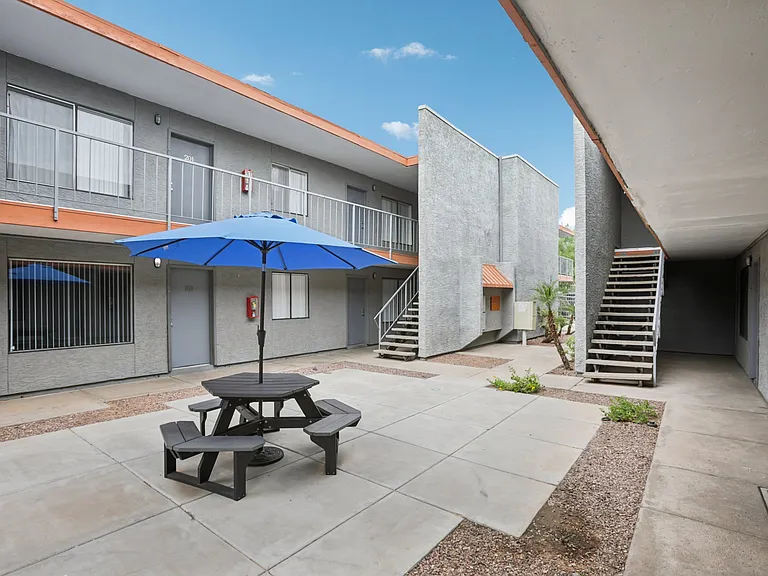 Lemon Grove Apartments — Photo 8