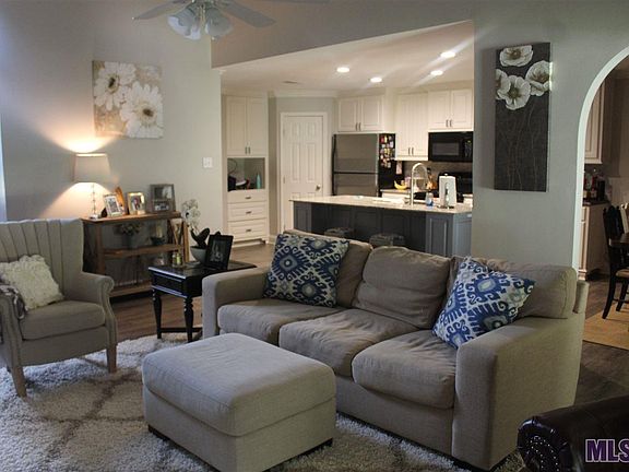 3rd image of 8181 Versailles Dr