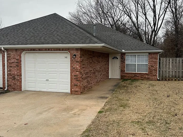 142-144 Northaven St — Photo 19