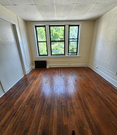 3rd image of 460 Warburton Ave