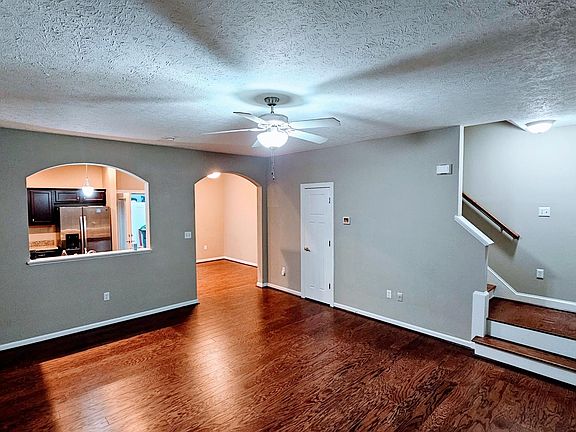 2nd image of 206 Capital St #206