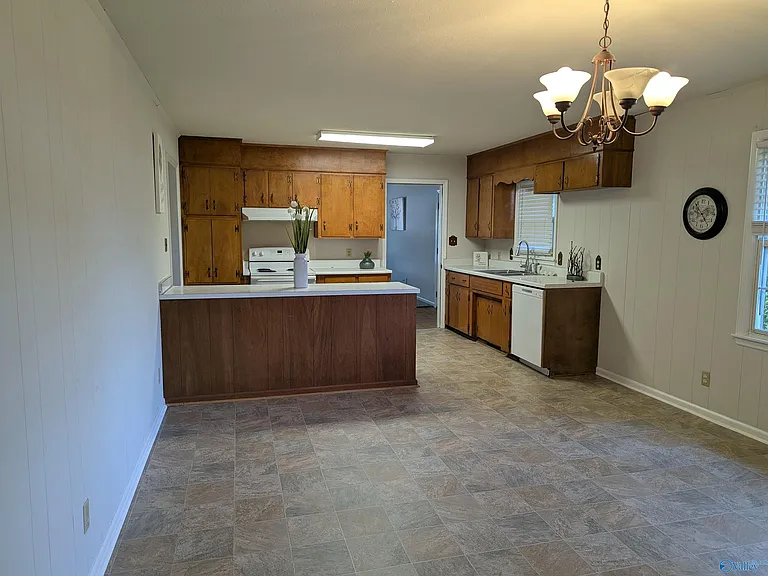 107 Strong Ct SE — Photo 4