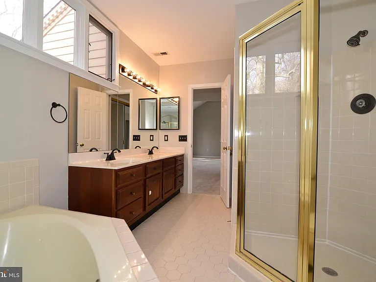 10200 Aspen Willow Dr — Photo 30