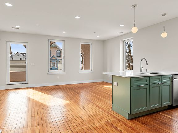 4th image of 933 W Lancaster Ave Suite 1