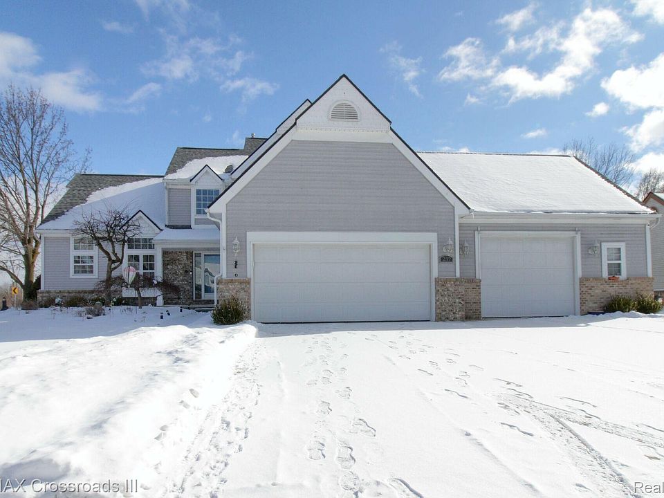 1st image of 237 Harbour Pointe Dr