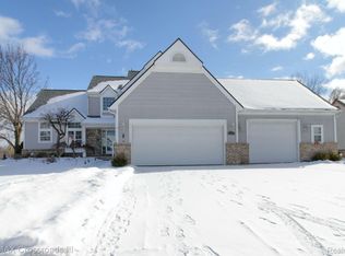 237 Harbour Pointe Dr, Belleville, MI 48111