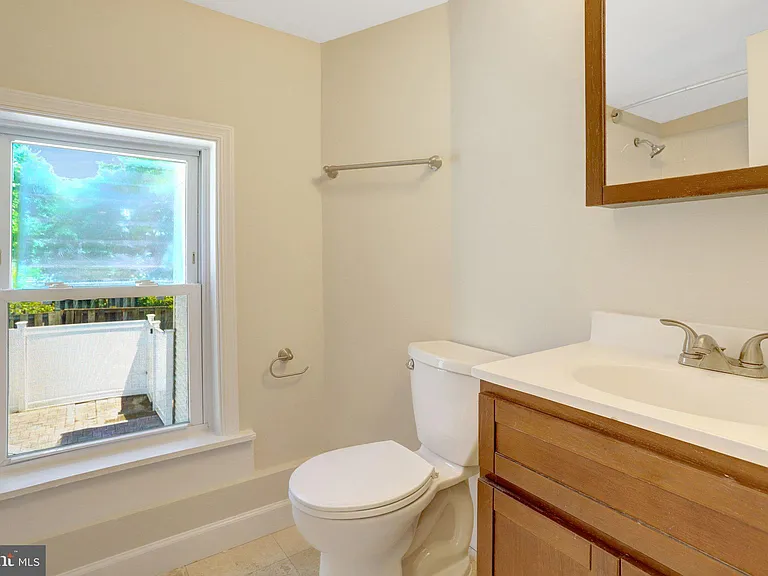 619 N Henry St — Photo 21