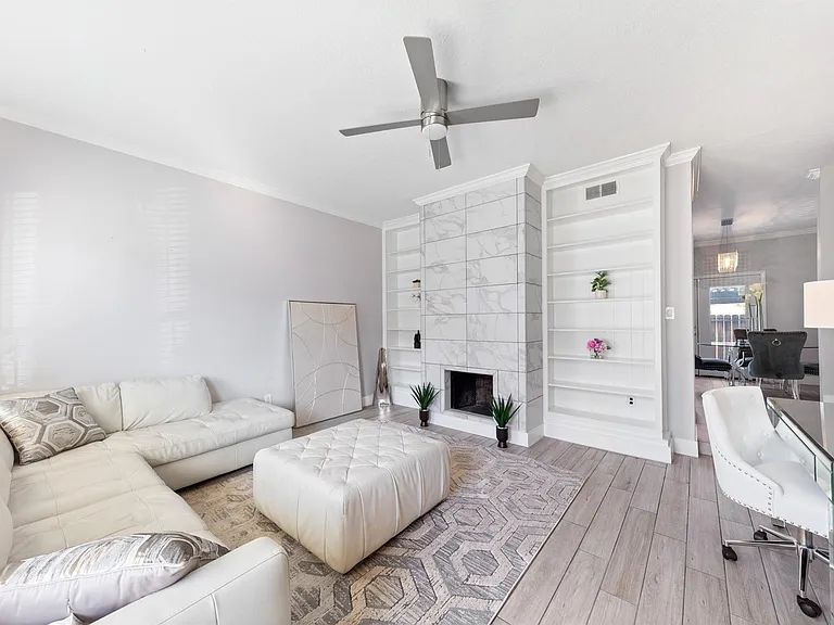 7700 Creekbend Dr #30 — Photo 2