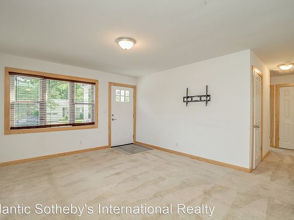 4th image of 1209 Oak Park Ave