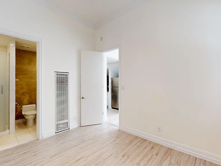 1046 Pacific Ave #5 — Photo 5