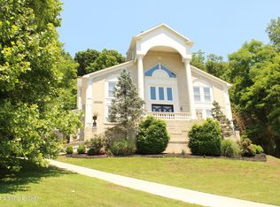 7013 Rock Hill Rd, Prospect, KY 40059