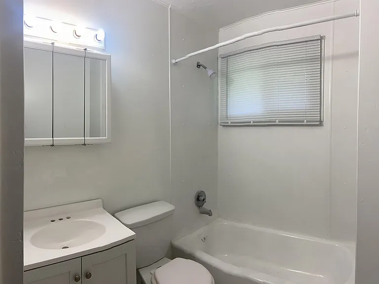 1217 W Bradley Ave — Photo 2