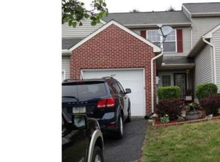 697 Hawk Ridge Dr, Hamburg, PA 19526