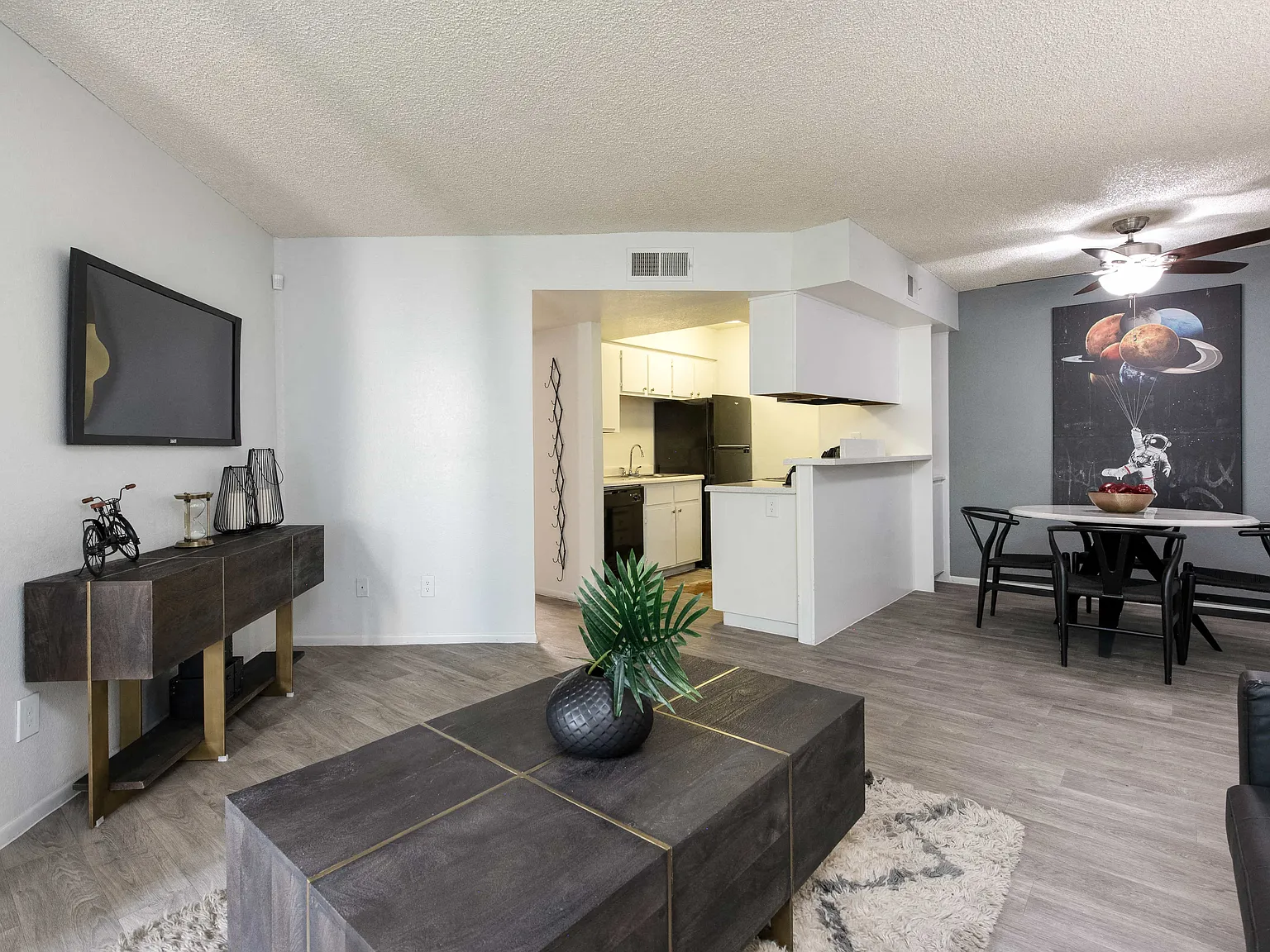 Stonybrook Apartments — Photo 2