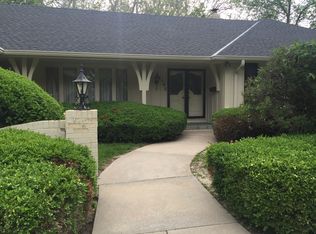 102 S 89th St, Omaha, NE 68114