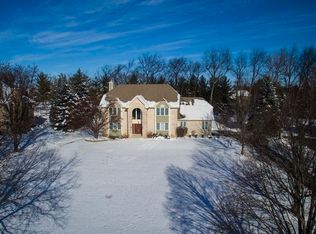 30W380 Forsythia Ln, Wayne, IL