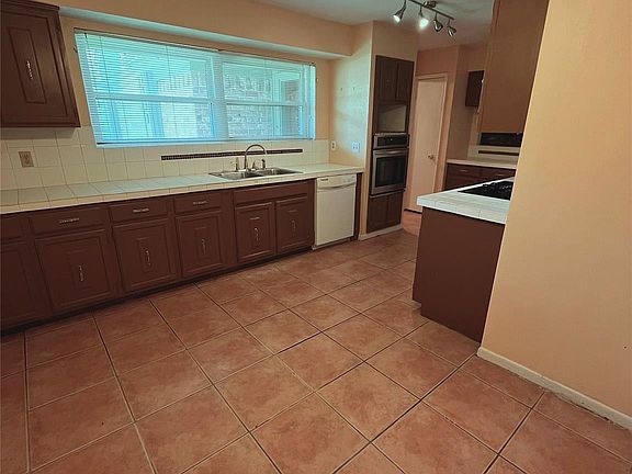5th image of 7931 Southmeadow Dr