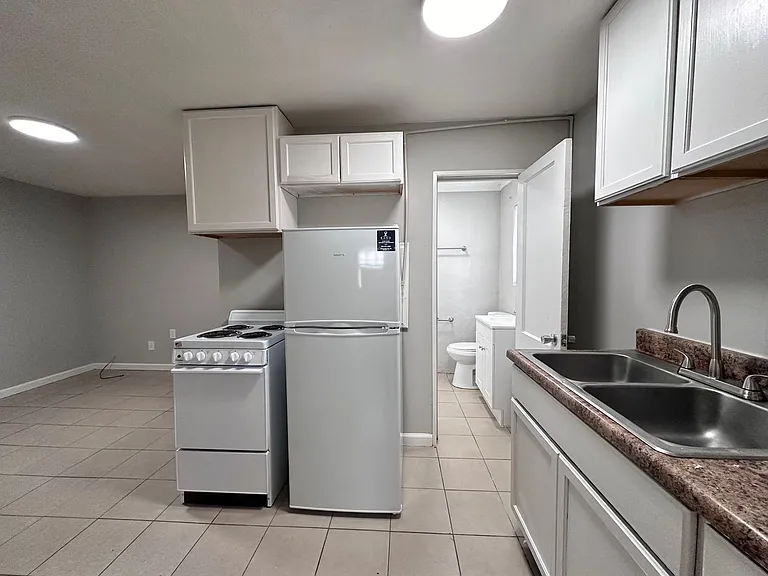 204 Courtyard Cir — Photo 110