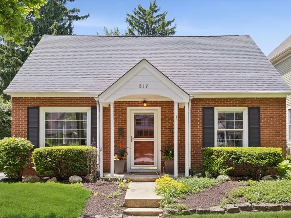 817 N Eagle St, Naperville, IL 60563