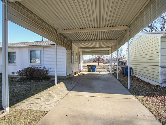 4th image of 1435 N 78th Ave E