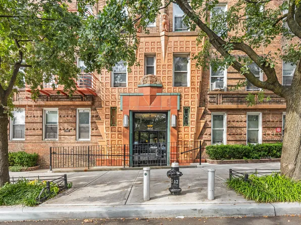 601 Pelham Parkway North image 1 of 22