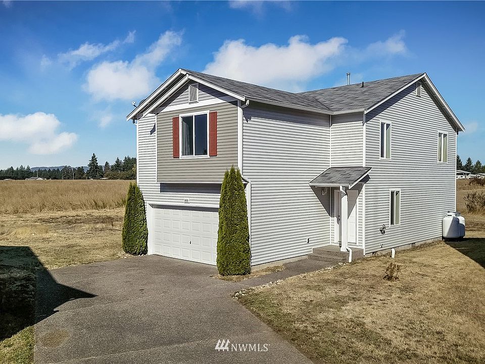 View of front of home, note farmland all around and probably the longest driveway in the neighborhood :). 